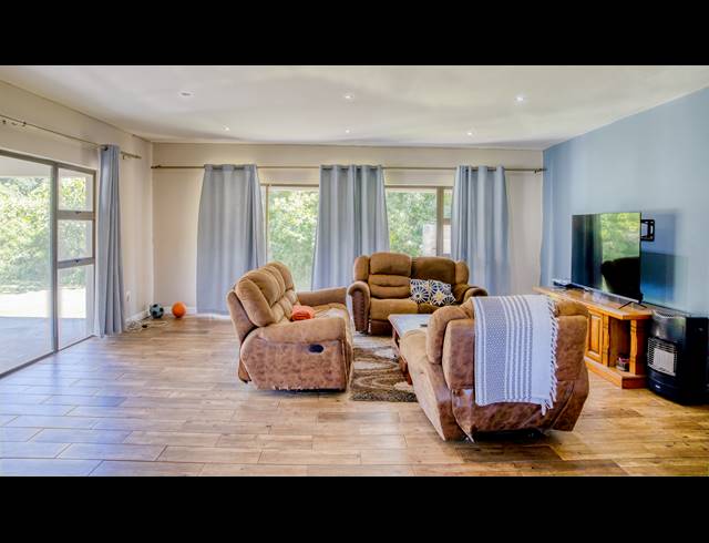 6 BEDROOM HOUSE FOR SALE IN BEACON BAY